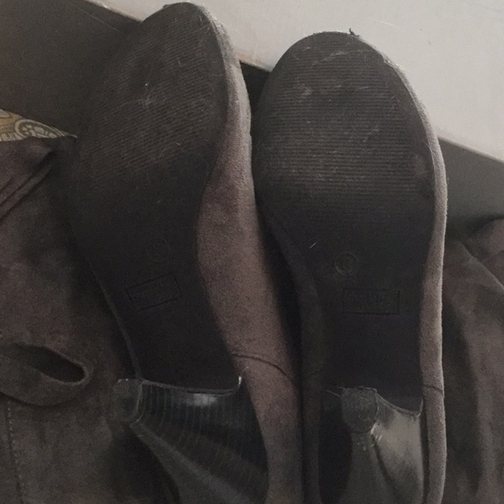 Gray Suede Boots - image 4